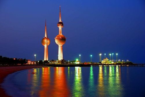 سداد مستحقات الدولة شرطاً قبل تجديد الإقامة في الكويت